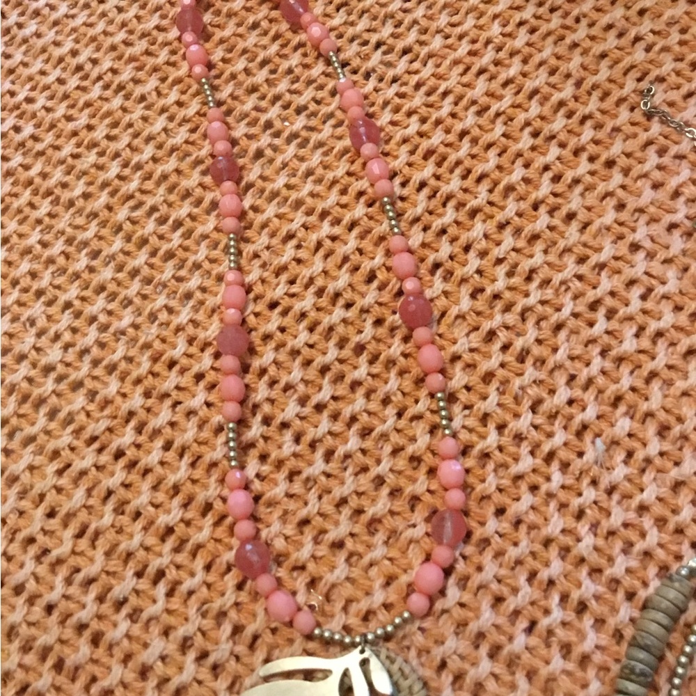 NWOT NECKLACE - Picture 2 of 3